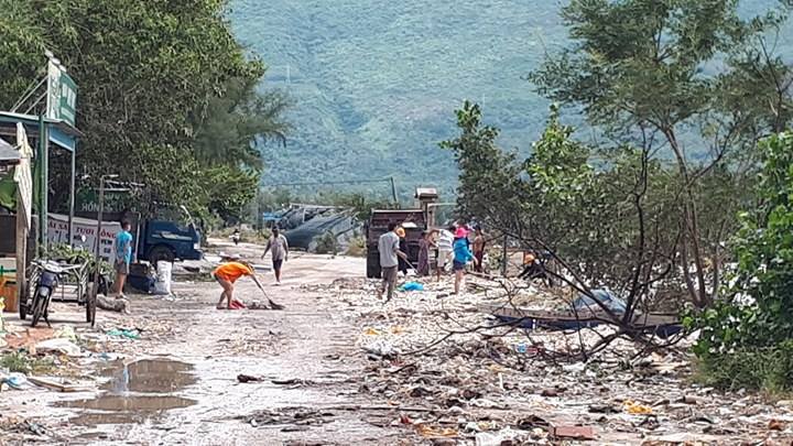 Toàn cảnh bão số 10 tàn phá miền Trung, Hà Tĩnh - Quảng Bình thiệt hại nặng nề - Ảnh 7