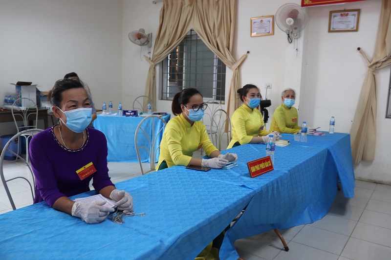 Chùm ảnh: Chủ tịch Ủy ban Bầu cử TP Nguyễn Ngọc Tuấn thăm hỏi, động viên cán bộ trực tiếp làm công tác bầu cử tại cơ sở - Ảnh 4