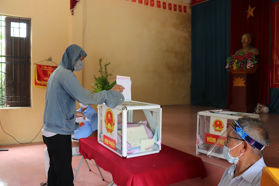 Chùm ảnh: Chủ tịch Ủy ban Bầu cử TP Nguyễn Ngọc Tuấn thăm hỏi, động viên cán bộ trực tiếp làm công tác bầu cử tại cơ sở - Ảnh 9