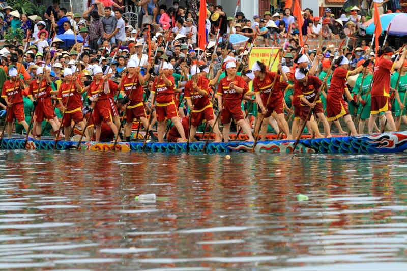 Đặc sắc cuộc thi bơi chải ở Quảng Ninh - Ảnh 6