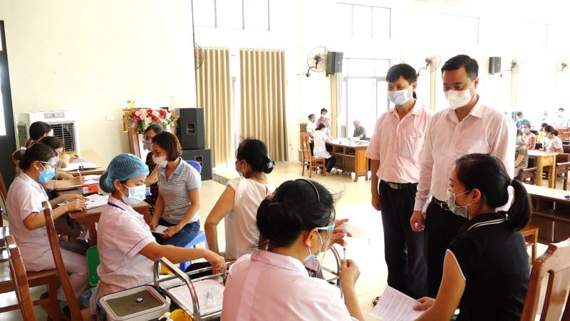 Huyện Thanh Oai triển khai tiêm vaccine phòng Covid-19 đợt 5 - Ảnh 1