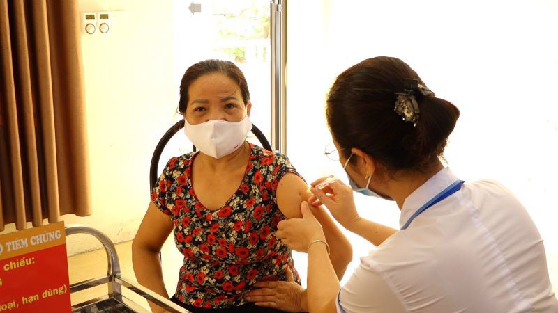 Huyện Thanh Oai triển khai tiêm vaccine phòng Covid-19 đợt 5 - Ảnh 3