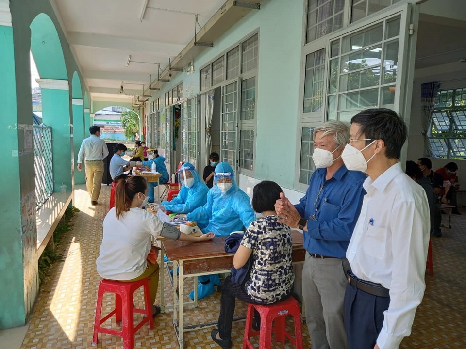TP Hồ Chí Minh tăng tốc tiêm vaccine - Ảnh 2