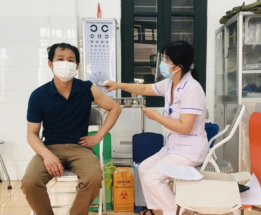 Huyện Thanh Trì: Đã tiêm gần 16.000 mũi vaccine phòng Covid-19 cho người dân trong đợt 7 - Ảnh 2