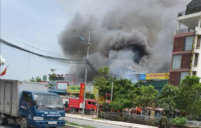 Hà Nội: Cháy lớn tại quán bia ở Thường Tín, nhiều tài sản bị thiêu rụi - Ảnh 3