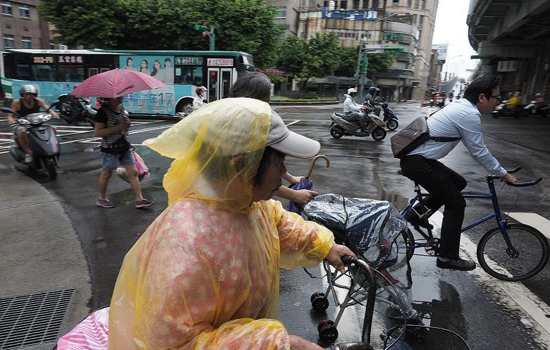 Trung Quốc nâng mức cảnh báo cao nhất đối với bão Talim - Ảnh 1