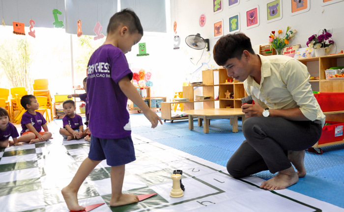Kiện tướng Lương Nhật Linh: Dạy trẻ học chơi cờ vua từ 3 tuổi - Ảnh 2