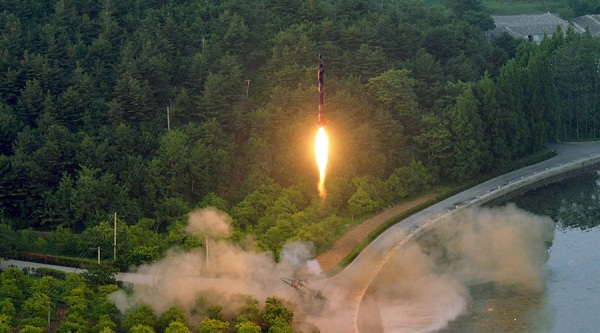 Triều Tiên vừa phóng tiếp tên lửa đạn đạo - Ảnh 1