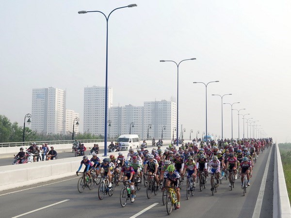 Hà Nội: Khai mạc cuộc đua xe đạp "Về Trường Sơn" năm 2017 - Ảnh 1