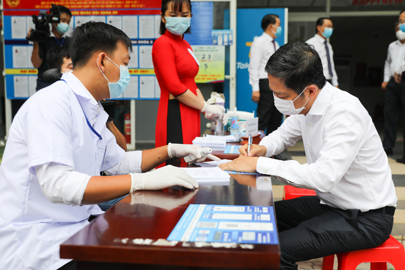 Trưởng Ban Kinh tế Trung ương Trần Tuấn Anh bỏ phiếu bầu cử tại phường Thảo Điền, Thành phố Thủ Đức - Ảnh 1