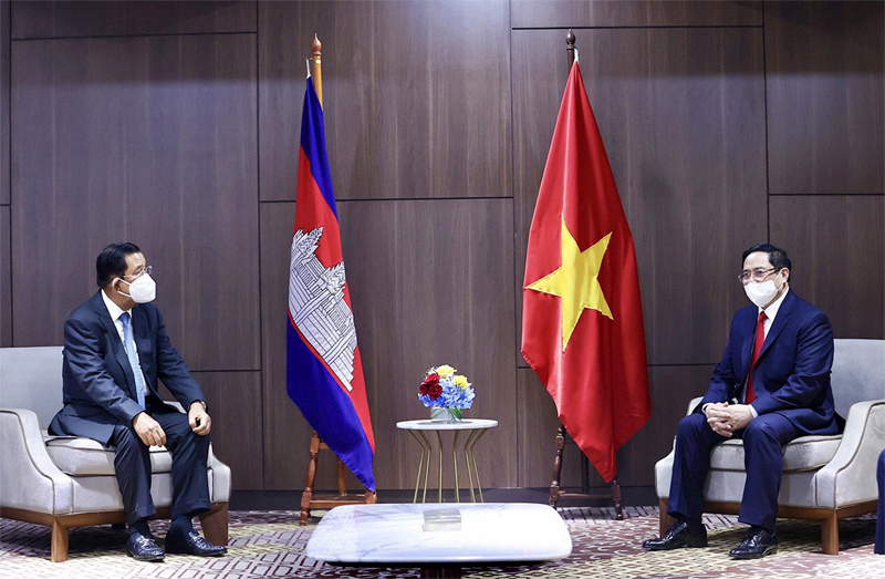 Thủ tướng Chính phủ Phạm Minh Chính gặp gỡ song phương Thủ tướng Campuchia, Singapore, Malaysia - Ảnh 1