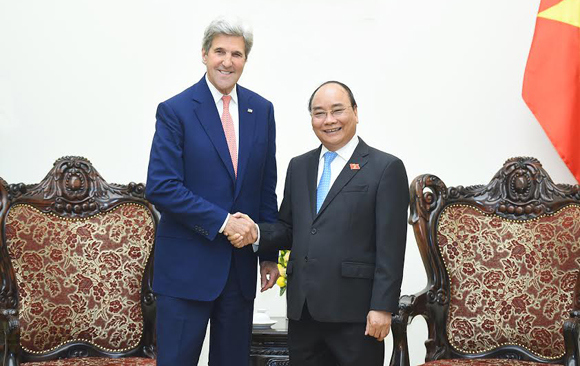 Thủ tướng Nguyễn Xuân Phúc tiếp cựu Ngoại trưởng Hoa Kỳ John Kerry - Ảnh 1