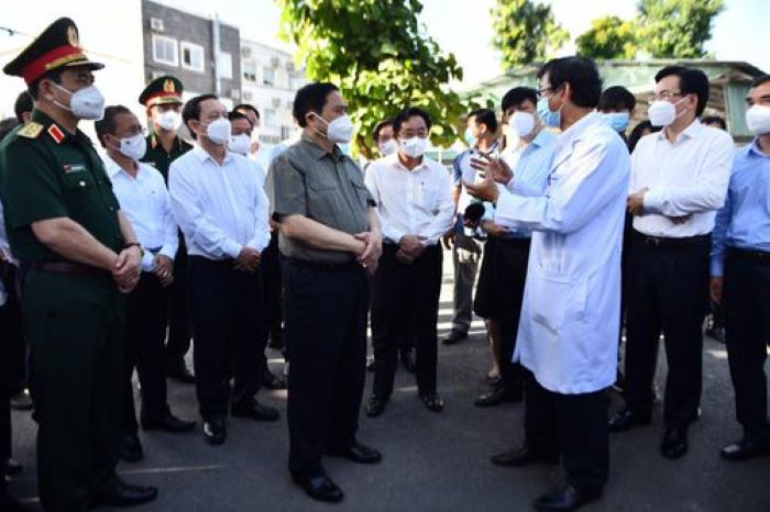 Thủ tướng Phạm Minh Chính kiểm tra công tác chống dịch Covid-19 tại Bình Dương - Ảnh 1