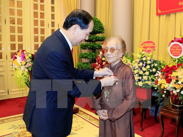 Lễ trao Huy hiệu Đảng tặng nguyên Phó Chủ tịch nước Nguyễn Thị Bình - Ảnh 1