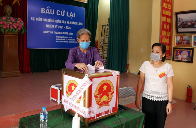 Huyện Phú Xuyên còn lúng túng xử lý tình huống phát sinh trong bầu cử - Ảnh 1