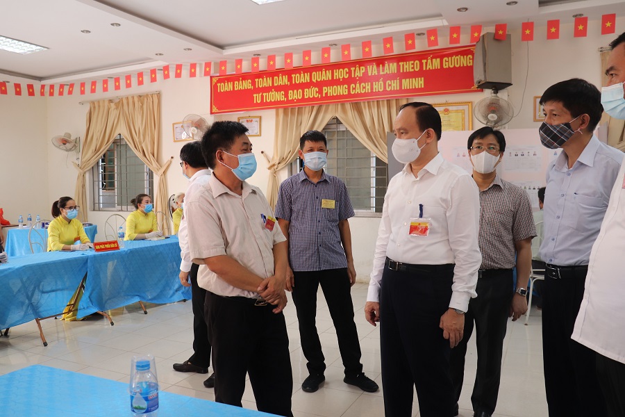 Chùm ảnh: Chủ tịch Ủy ban Bầu cử TP Nguyễn Ngọc Tuấn thăm hỏi, động viên cán bộ trực tiếp làm công tác bầu cử tại cơ sở - Ảnh 5