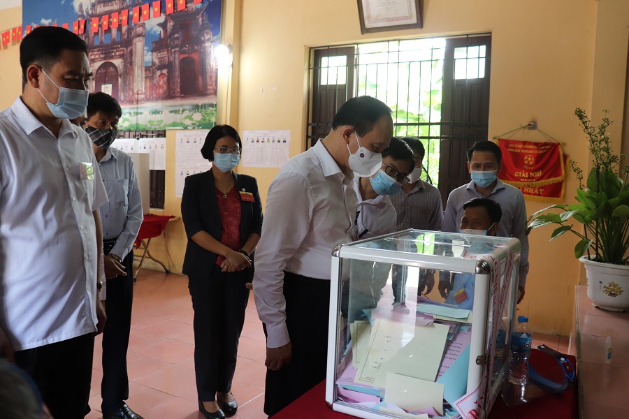 Chùm ảnh: Chủ tịch Ủy ban Bầu cử TP Nguyễn Ngọc Tuấn thăm hỏi, động viên cán bộ trực tiếp làm công tác bầu cử tại cơ sở - Ảnh 8