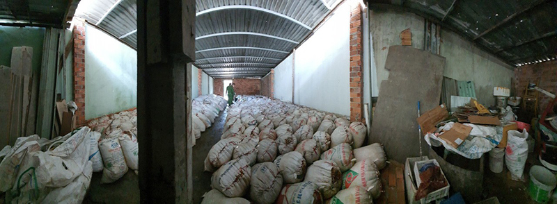 Phát hiện 15 tấn tương ớt bẩn chuẩn bị tung ra thị trường ở Đà Nẵng - Ảnh 3