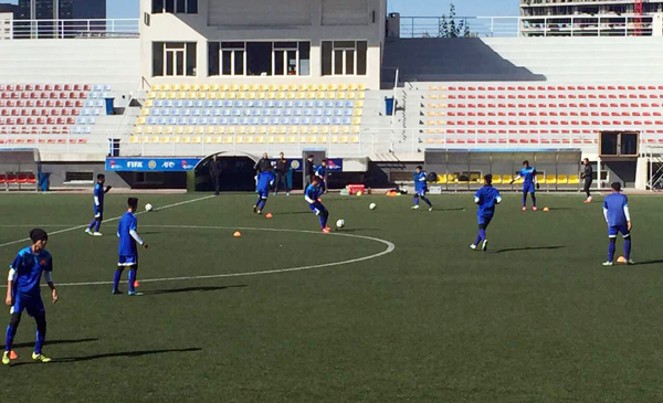 Tuyển U16 Việt Nam làm quen với sân thi đấu Football Centrer MFF - Ảnh 1