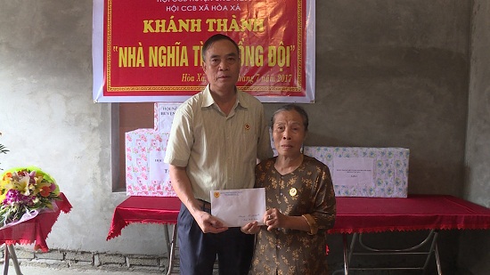 Huyện Ứng Hòa tặng nhà cho cựu chiến binh khó khăn - Ảnh 1
