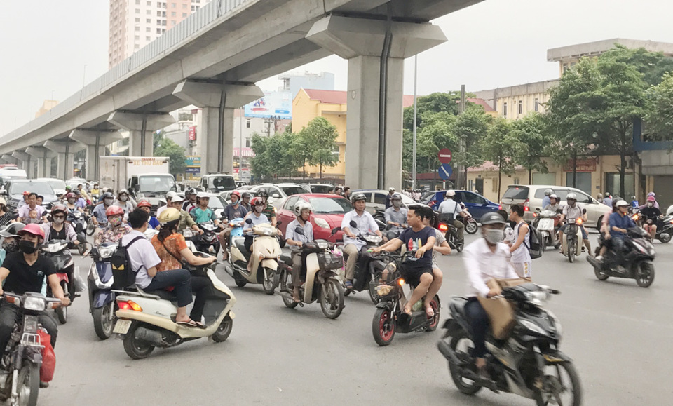 Nên tạm đóng điểm mở gây ùn tắc trên đường Trần Phú (Hà Đông) - Ảnh 1
