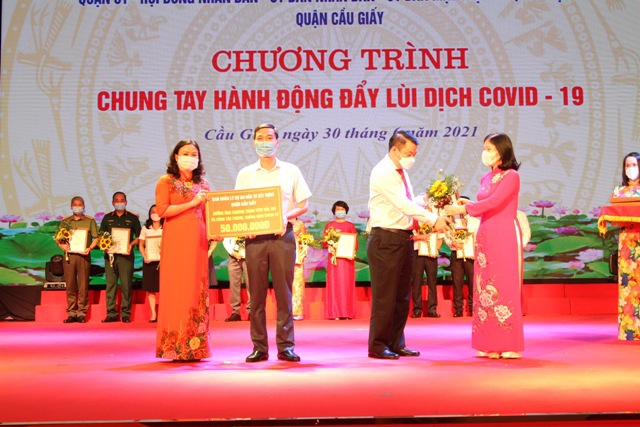 Quận Cầu Giấy phát động chương trình “Chung tay hành động đẩy lùi dịch Covid-19” - Ảnh 1