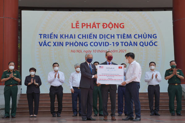 2 triệu liều vaccine Moderna do Mỹ hỗ trợ Việt Nam về đến Hà Nội - Ảnh 2