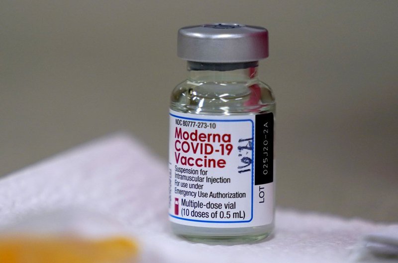 Việt Nam phê duyệt có điều kiện vaccine Moderna - Ảnh 1