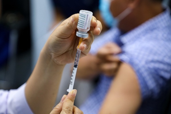 Sở Y tế TP Hồ Chí Minh ra văn bản khẩn, hỗ trợ người dân tiêm vaccine đầy đủ - Ảnh 1