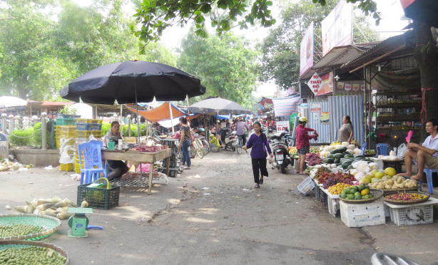 Tiếp bài “vỉa hè thành nơi... họp chợ” tại huyện Mê Linh: Lộ thêm nhiều sai phạm - Ảnh 1