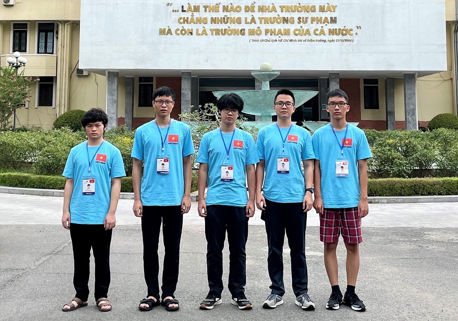 Học sinh Việt Nam đoạt nhiều huy chương trong các kỳ Olympic quốc tế năm 2021 - Ảnh 3