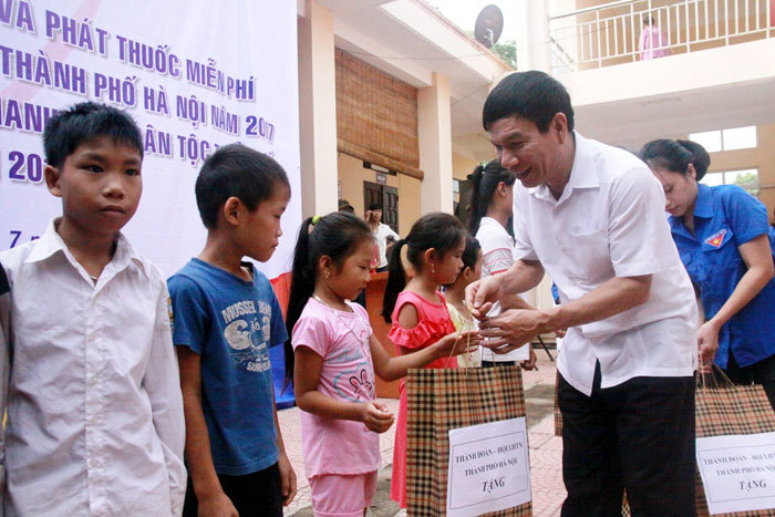 Khám sức khỏe, cấp phát thuốc miễn phí cho 1.400 đồng bào dân tộc huyện Ba Vì - Ảnh 1