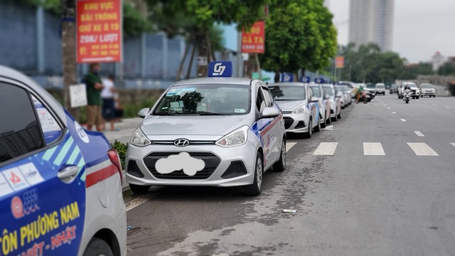 Hà Nội: Dừng hoạt động xe taxi, xe khách liên tỉnh trong những ngày giãn cách xã hội - Ảnh 1