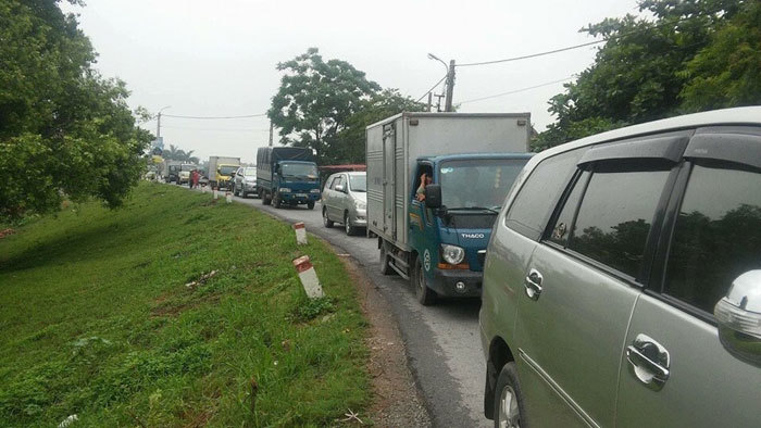 Tai nạn giao thông trên đường đê Phù Đổng: Khi nguy cơ đã thành hiện thực - Ảnh 1
