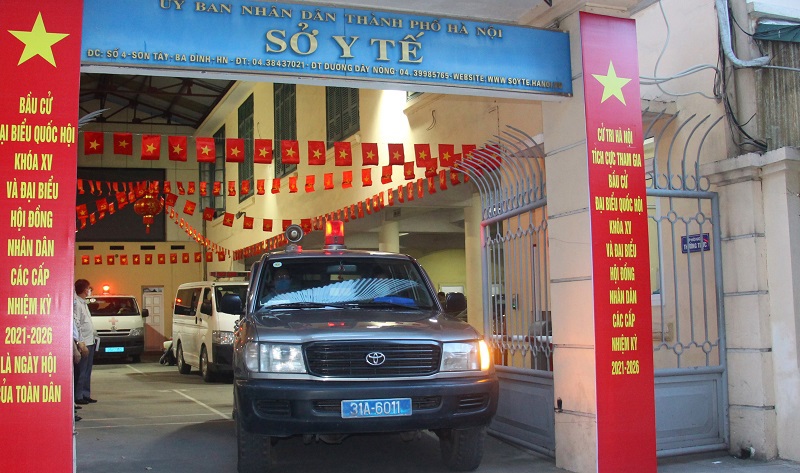 Chùm ảnh: Chủ tịch UBND TP Chu Ngọc Anh tiễn "đội đặc nhiệm" của Hà Nội lên đường hỗ trợ Bắc Giang chống dịch Covid-19 - Ảnh 8