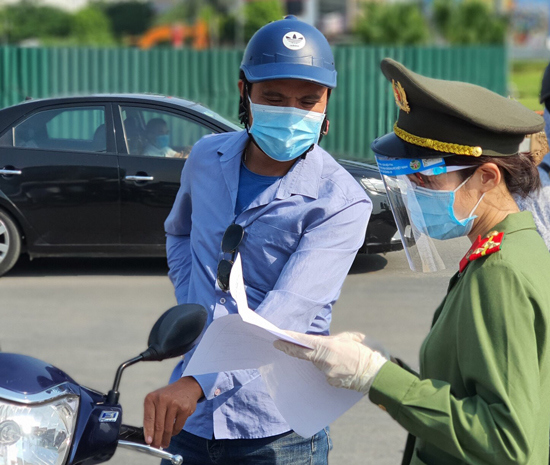 Hà Đông xử phạt gần 600 trường hợp vi phạm quy định phòng chống dịch bệnh - Ảnh 1