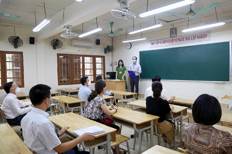Chùm ảnh: Chủ tịch UBND TP Chu Ngọc Anh kiểm tra công tác chuẩn bị thi vào lớp 10 tại quận Đống Đa - Ảnh 6