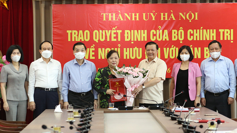 Hà Nội: Trao quyết định nghỉ hưu cho đồng chí Nguyễn Thị Bích Ngọc - Ảnh 2