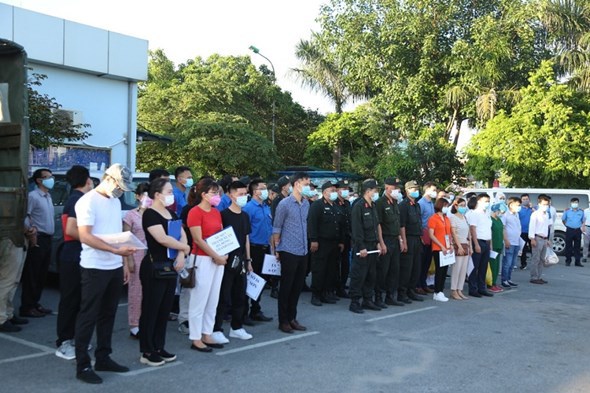 Hà Nội: Đón gần 300 công dân từ tâm dịch Bắc Giang trở về - Ảnh 2