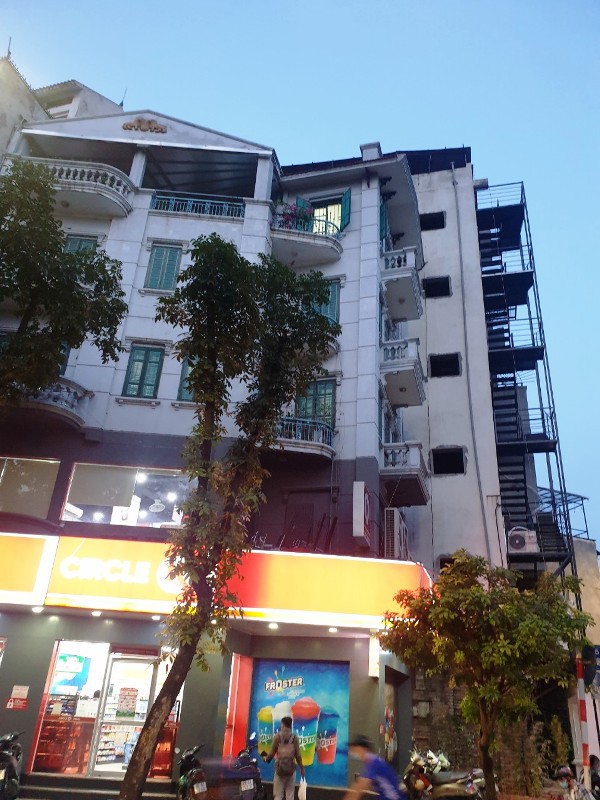 Tại phường Nguyễn Du (Hai Bà Trưng): Công trình cải tạo quán karaoke gây ảnh hưởng đến người dân - Ảnh 1