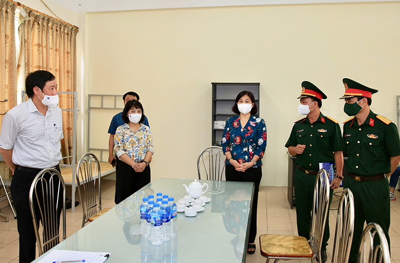 Phó Bí thư Thường trực Thành ủy Nguyễn Thị Tuyến: Tập trung xét nghiệm 100% các trường hợp có biểu hiện ho, sốt trong cộng đồng - Ảnh 1