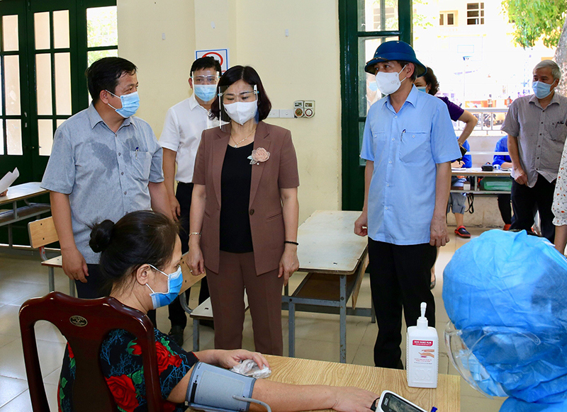 Phó Bí thư Thường trực Thành ủy Nguyễn Thị Tuyến: Thực hiện mô hình “3 lớp” để bảo vệ “vùng xanh” không có dịch bệnh - Ảnh 1