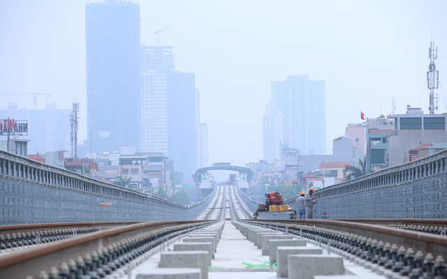 Cận cảnh tàu Cát Linh - Hà Đông tại ga đường sắt trên cao - Ảnh 13