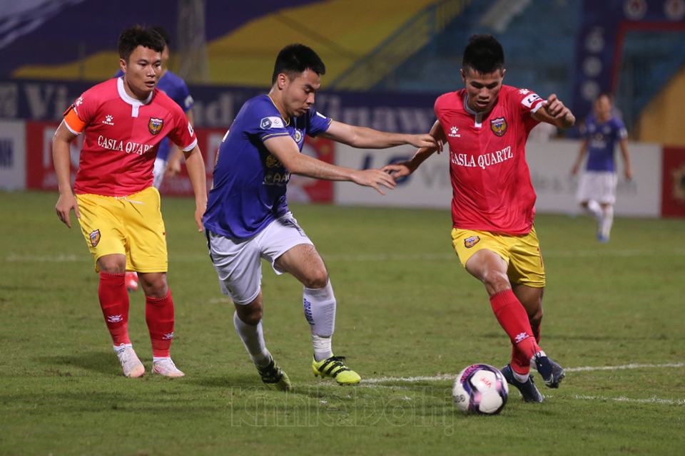[Ảnh] Quang Hải xuất trận, Hà Nội FC vật vã cầm hoà trước đội bóng cuối bảng - Ảnh 7