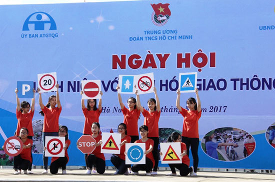 Hơn 2.000 thanh niên tham gia Ngày hội thanh niên với văn hóa giao thông - Ảnh 2