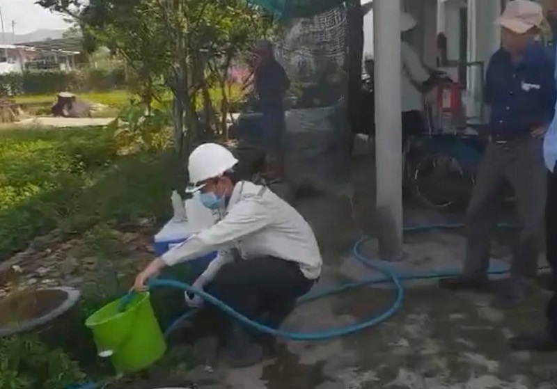 Vụ nước giếng đổi màu ở Quảng Ngãi: 3 mẫu xét nghiệm bị ô nhiễm chất hữu cơ và vi sinh - Ảnh 2