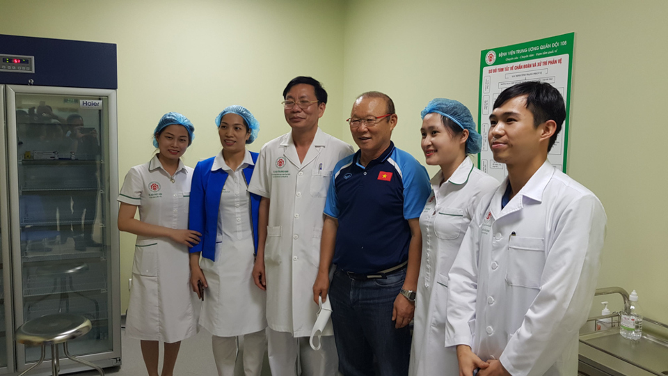 HLV Park Hang-seo và các trợ lý tiêm vaccine phòng Covid-19, chuẩn bị cho vòng loại World Cup - Ảnh 3