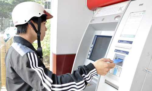 Những trường hợp mất tiền khó ngờ liên quan đến thẻ ATM - Ảnh 1