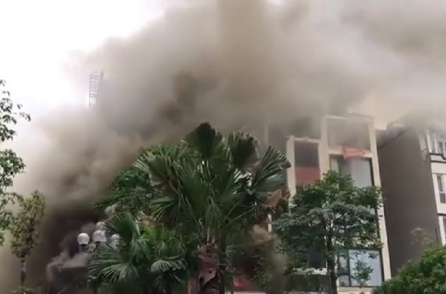 Hà Nội: Cháy lớn tại quán lẩu ở Đông Anh - Ảnh 2