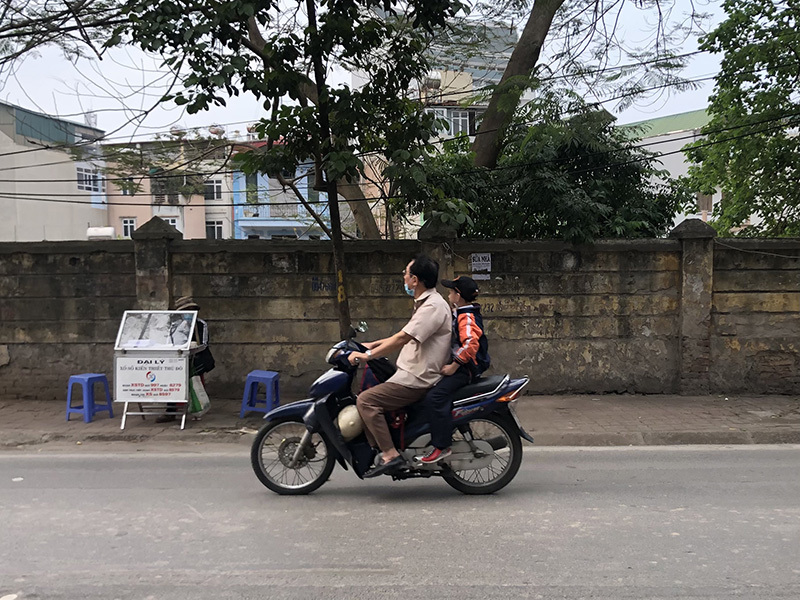 Hà Nội: Gia tăng tình trạng người tham gia giao thông không đội mũ bảo hiểm - Ảnh 5